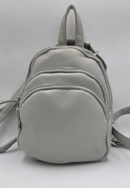 Раница от еко кожа в светло сиво