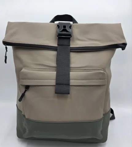 Раница от гумиран текстил в беж и черно