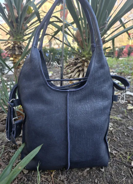 Чанта от естествена кожа в тъмно синьо