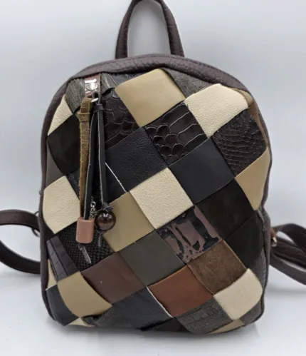 Раница от еко кожа в кафяво