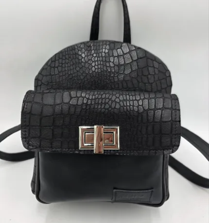 Раница от естествена кожа в черно