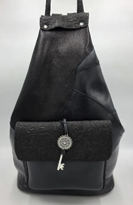 Раница от естествена кожа в черно